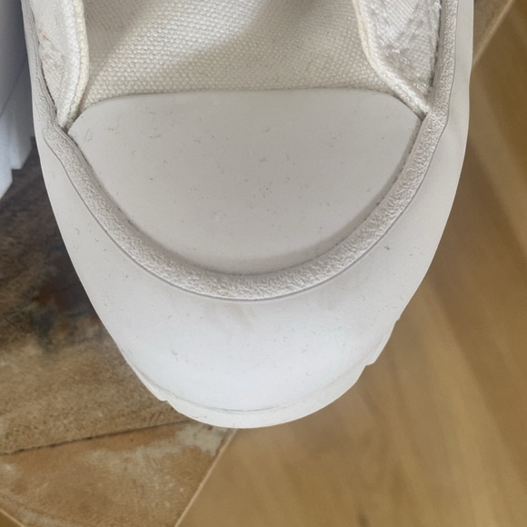 Like new Converse Chuck Taylor Lugged HighTops Sneakers - Picture 4 of 15